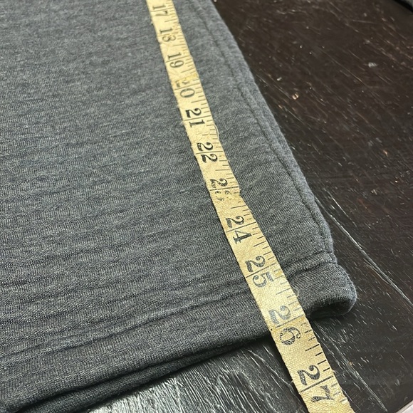 Athleta Women’s
Textured Cropped Pull-On
SweatPant Gray High Rise Size XS/TP. - Picture 9 of 11